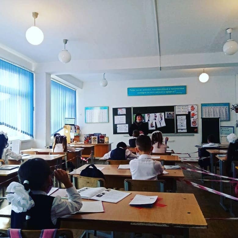 Руководитель МО начальных классов Егембердиева Анастасия Юрьевна, провела замечательный урок по литературному чтению во 2"Э"классе на тему:"Э.Успенский "Дядя Федор идёт в школу(глава 1 "Дядя Федор собирается учиться")"