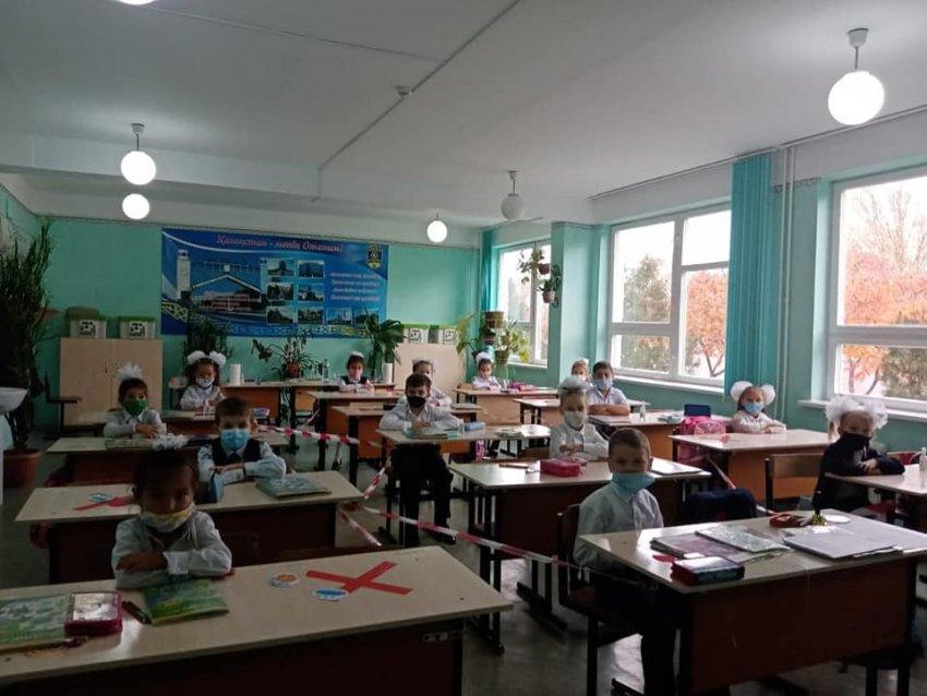 Аббасова Дильфуза Заитженовна провела урок по познанию мира в 1"Е" классе на тему : "Правила школьной жизни"